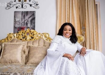 Tope Alabi Biography