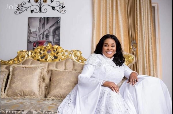 Tope Alabi Biography